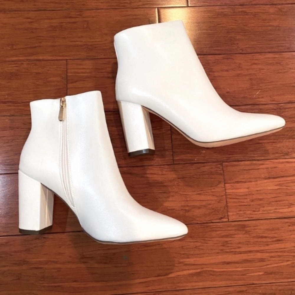 Lulus white heeled pointed toe booties